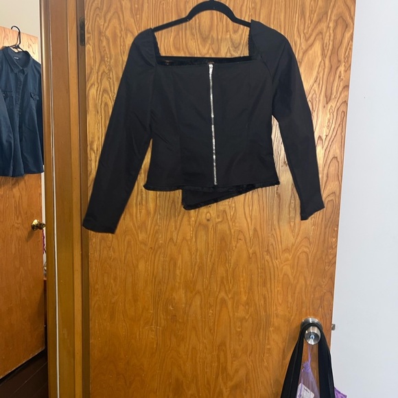 Elegant Black Women's Jacket - Picture 6 of 8